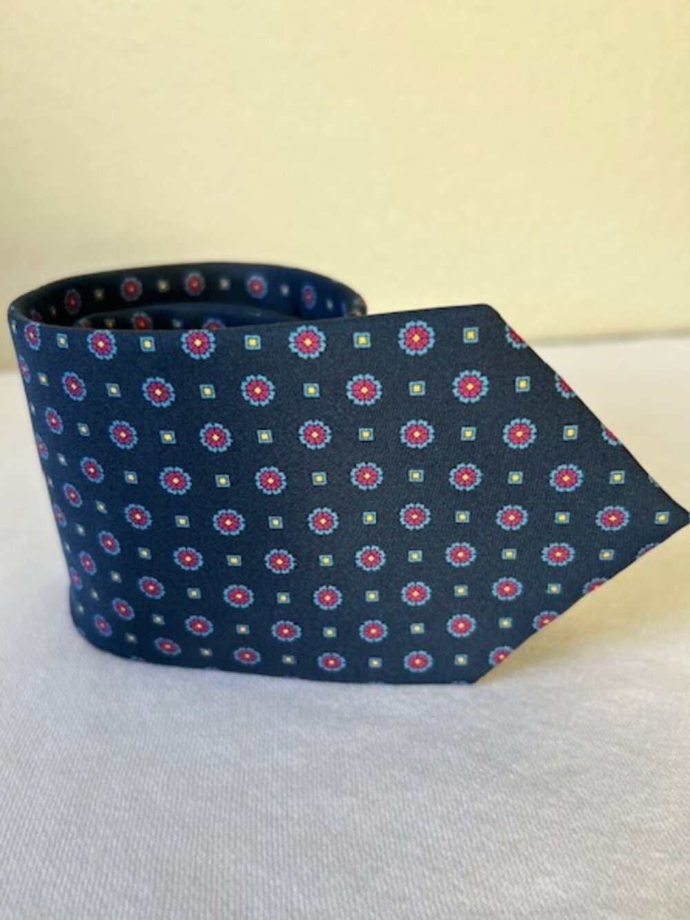 JOSEPH & LYMAN BLOOMINGDALE -BULE - WOVEN 100% SILK -GEO TIE, NWT